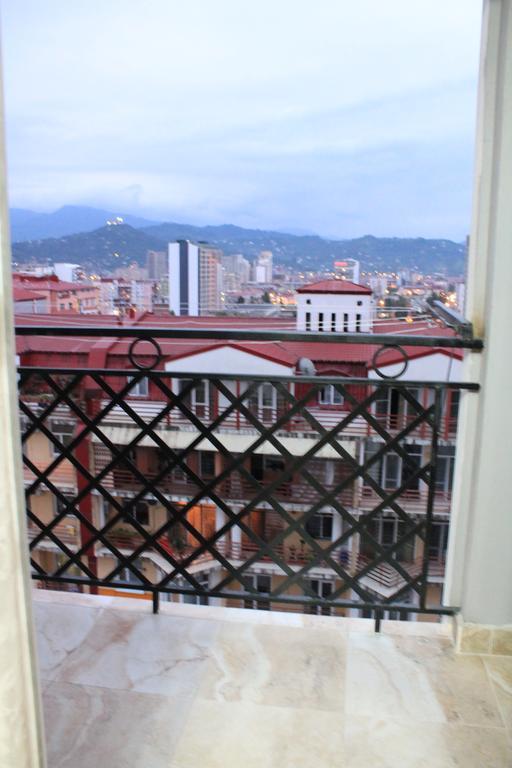 Berapartment With Mountain View Batumi Ngoại thất bức ảnh